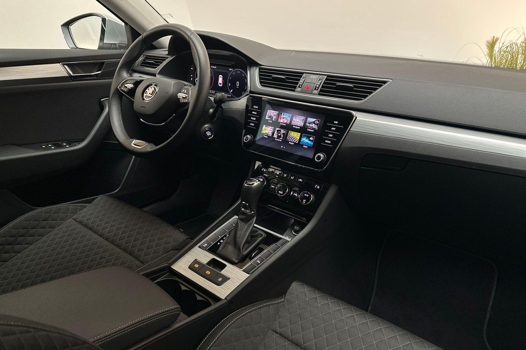 ŠKODA Superb (T718RK) met abonnement