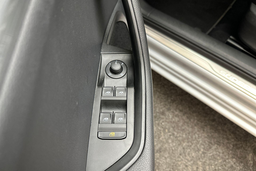 ŠKODA Superb (T718RK) met abonnement