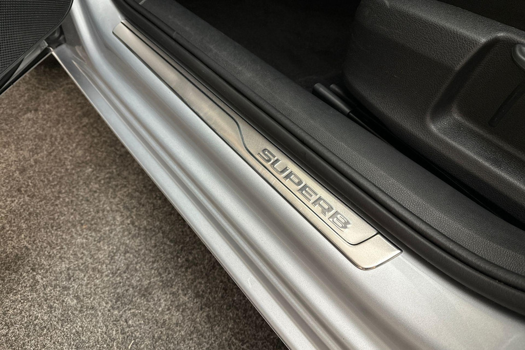 ŠKODA Superb (T718RK) met abonnement