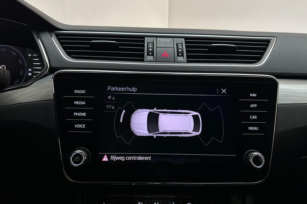 ŠKODA Superb (T718RK) met abonnement