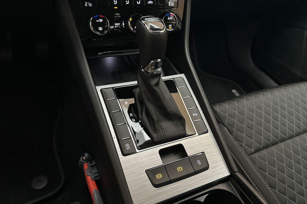 ŠKODA Superb (T718RK) met abonnement