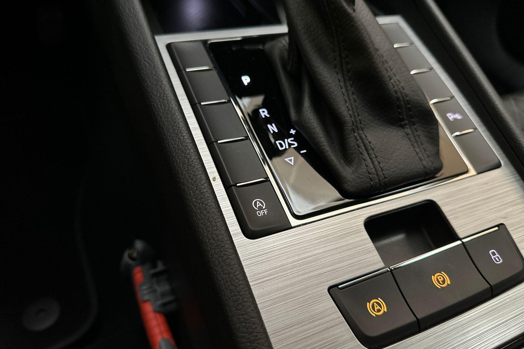 ŠKODA Superb (T718RK) met abonnement