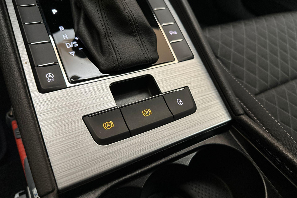 ŠKODA Superb (T718RK) met abonnement