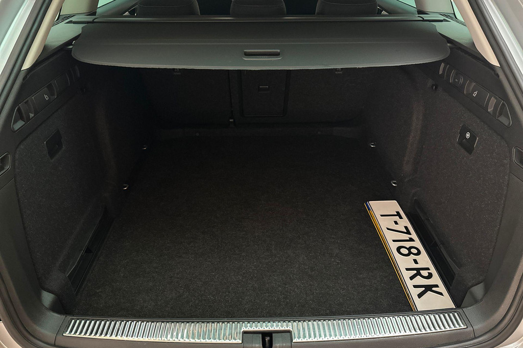 ŠKODA Superb (T718RK) met abonnement