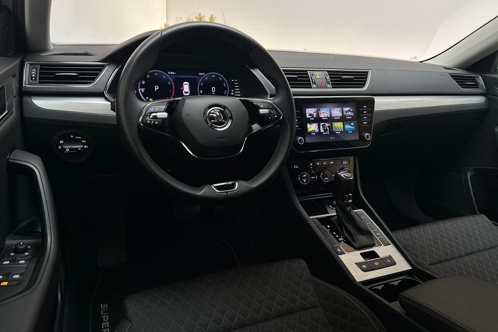 ŠKODA Superb (T718RK) met abonnement
