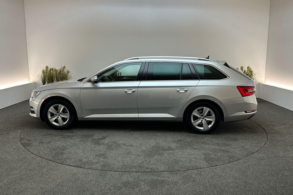 ŠKODA Superb (T718RK) met abonnement
