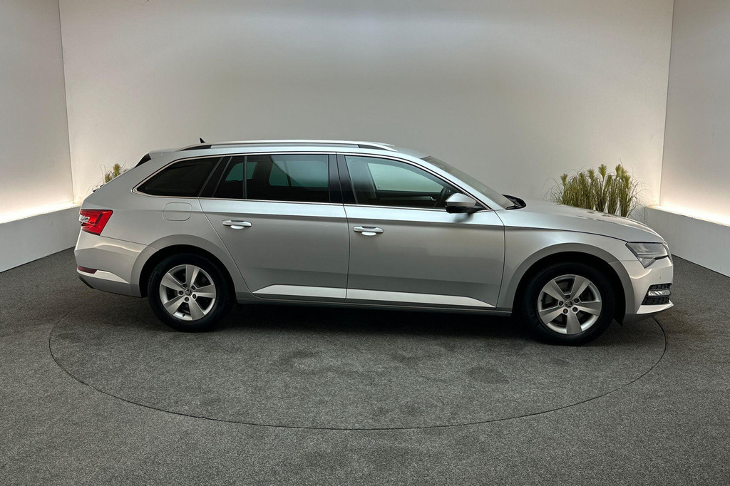 ŠKODA Superb (T718RK) met abonnement