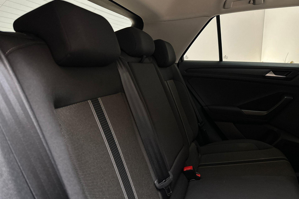 Volkswagen T-Roc (L235VR) met abonnement
