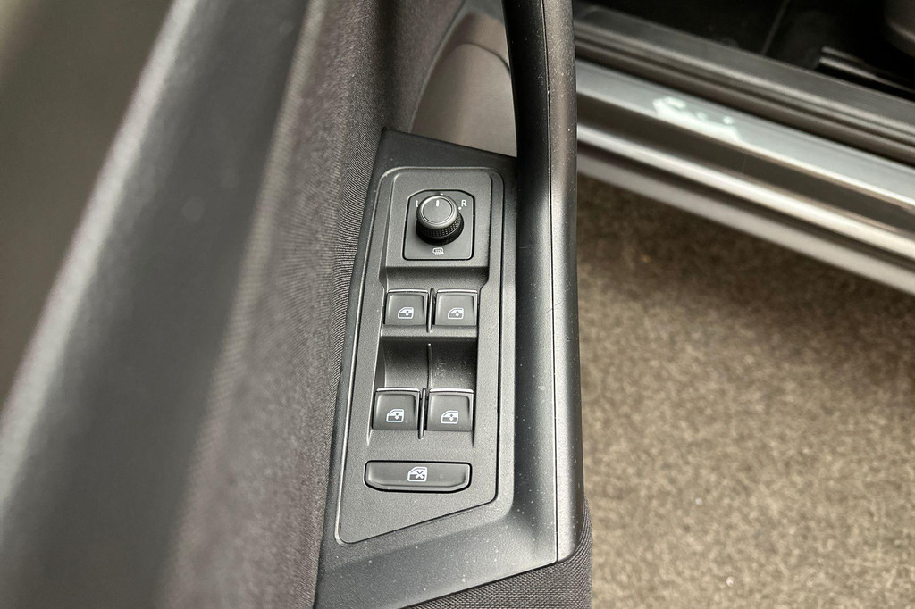 Volkswagen T-Roc (L235VR) met abonnement