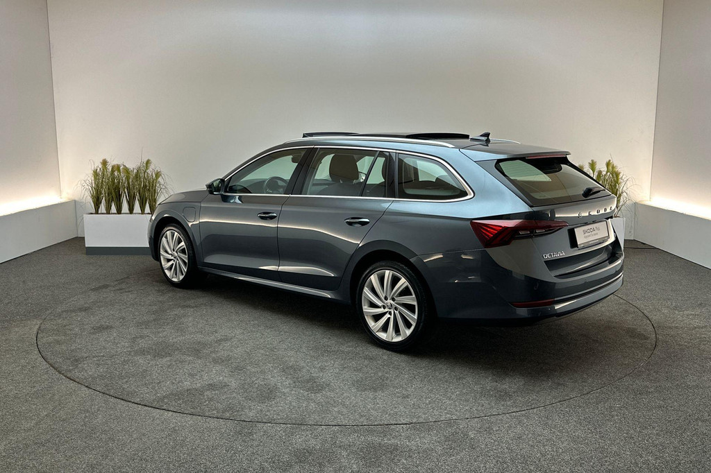 ŠKODA Octavia (JFR45P) met abonnement