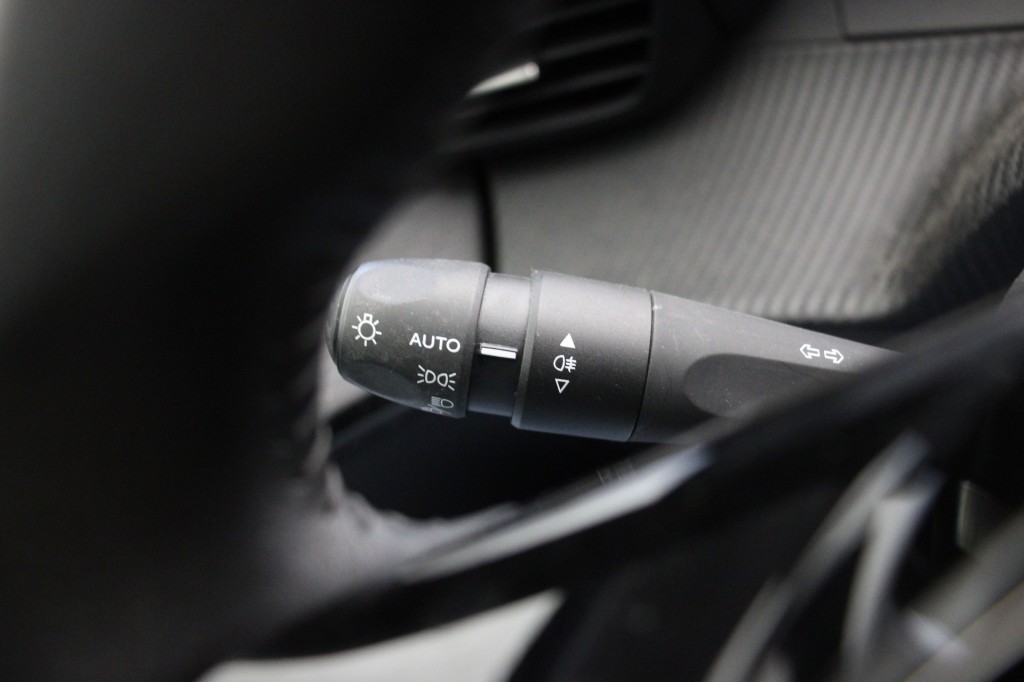 Peugeot e-208 (P408ZD) met abonnement