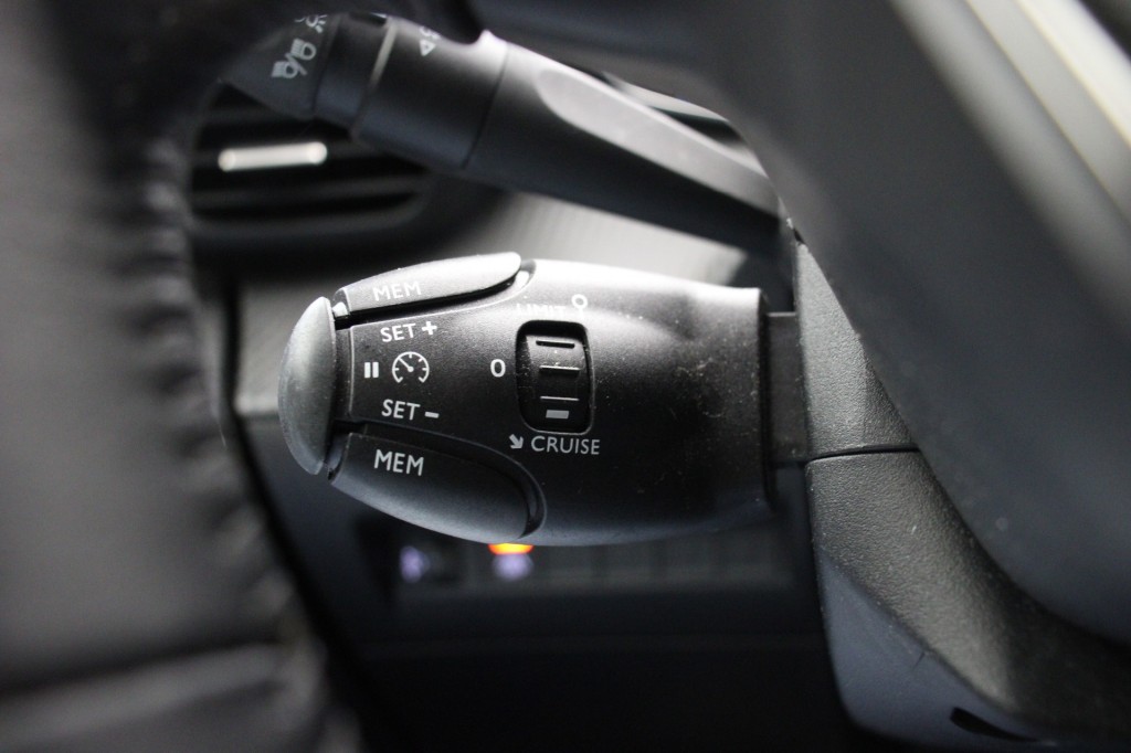 Peugeot e-208 (P408ZD) met abonnement