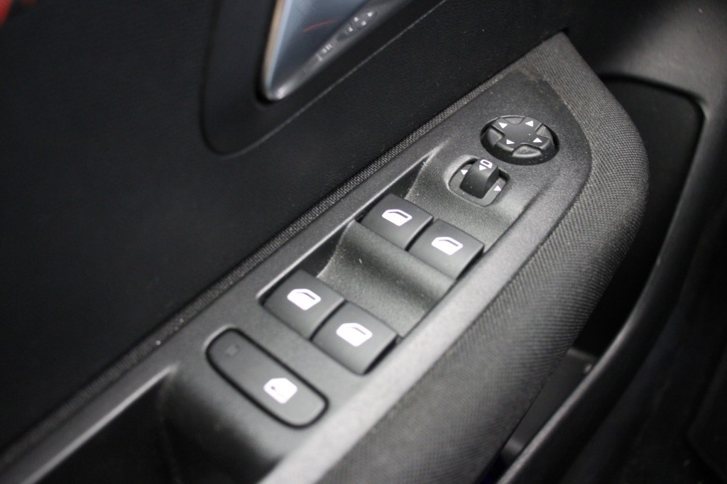 Peugeot e-208 (P408ZD) met abonnement