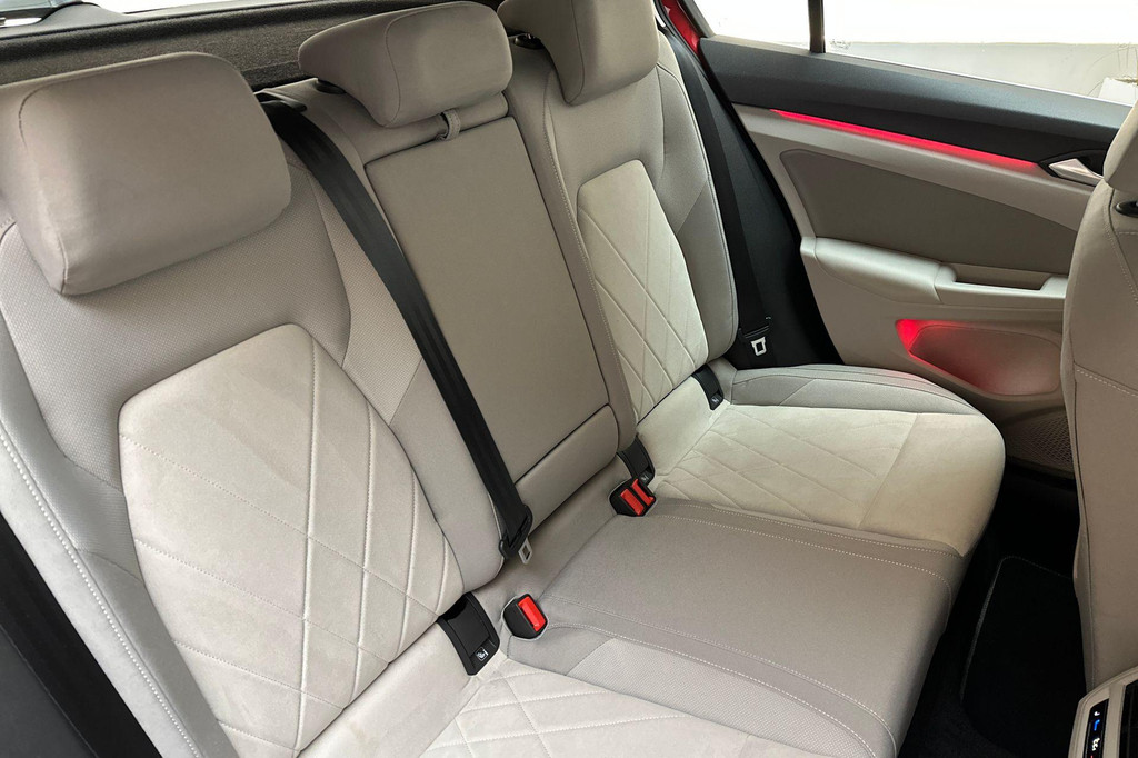 Volkswagen Golf (JGJ55P) met abonnement