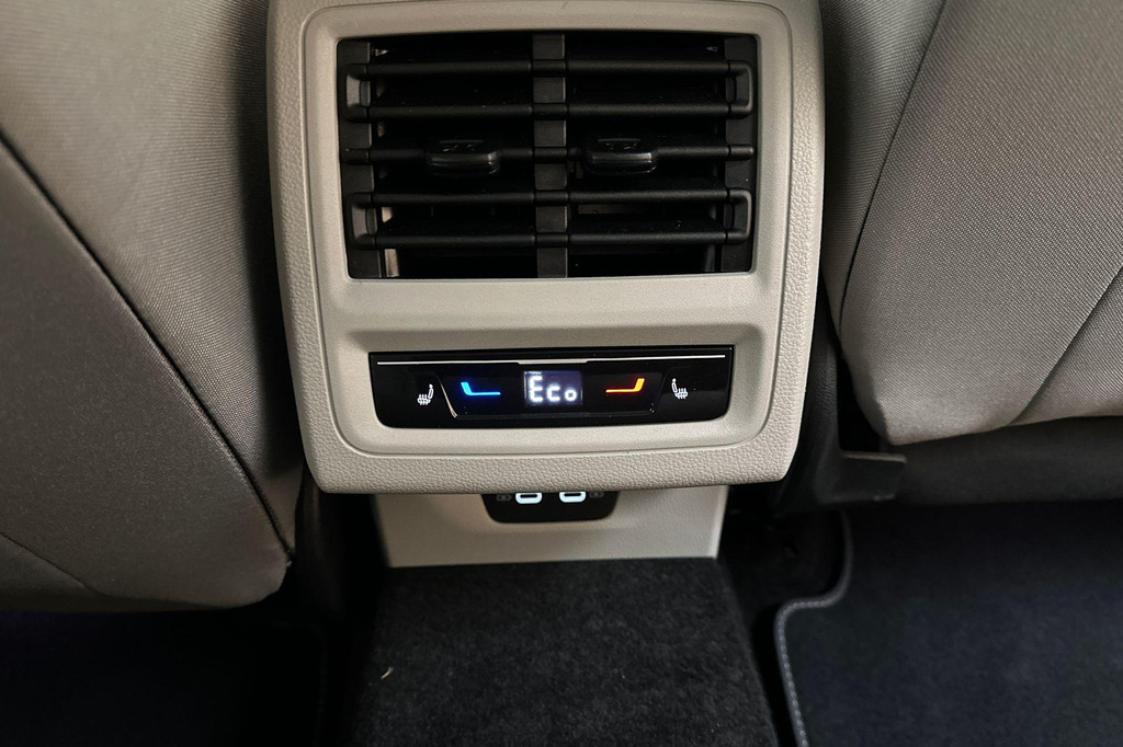 Volkswagen Golf (JGJ55P) met abonnement