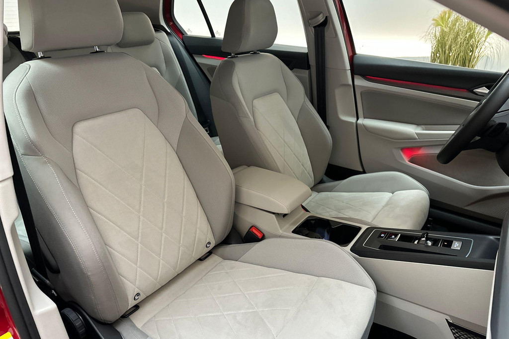 Volkswagen Golf (JGJ55P) met abonnement