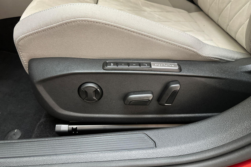 Volkswagen Golf (JGJ55P) met abonnement