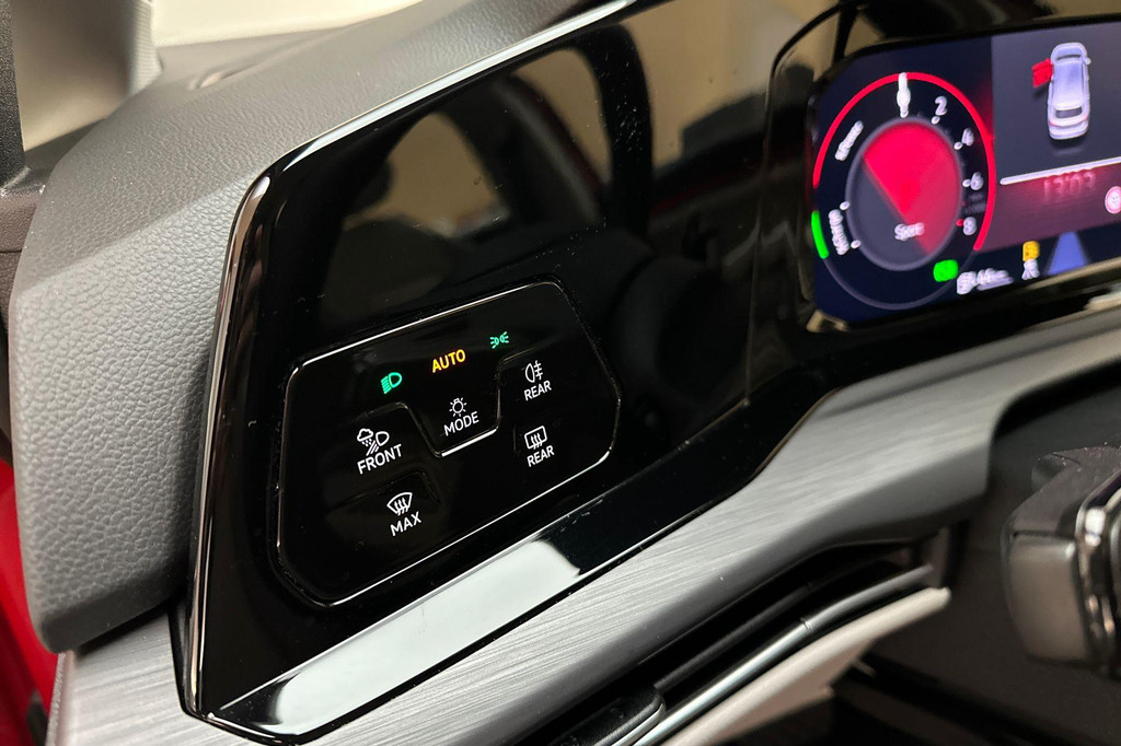 Volkswagen Golf (JGJ55P) met abonnement