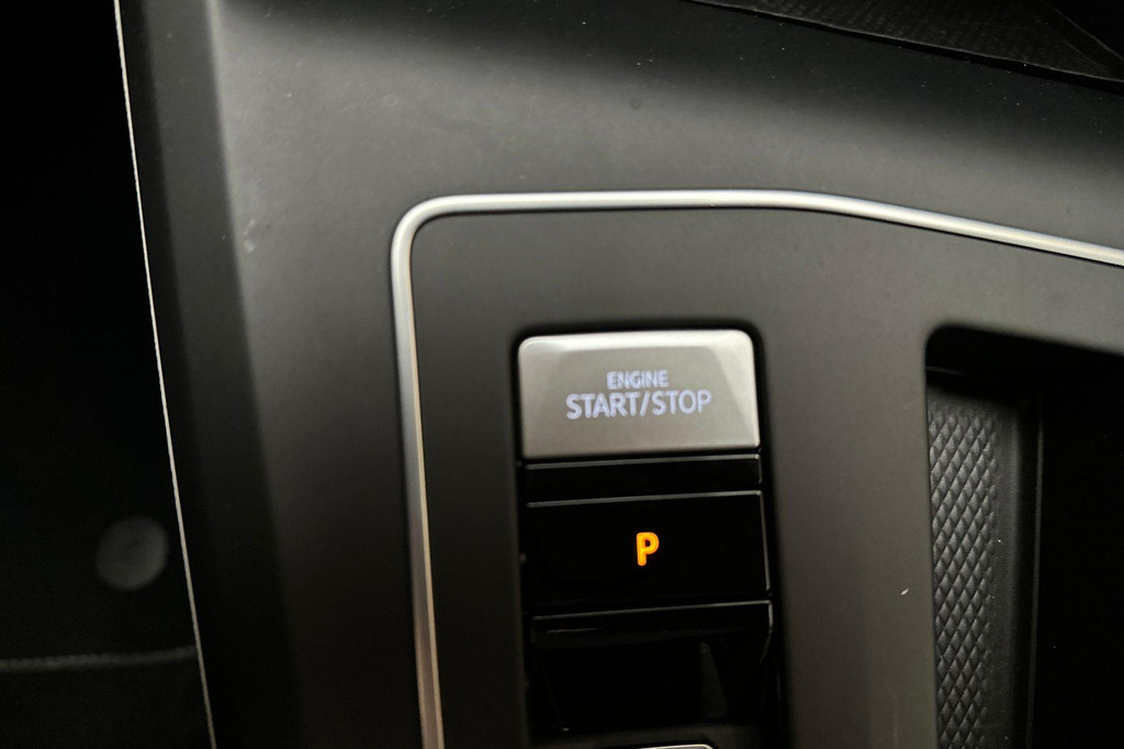 Volkswagen Golf (JGJ55P) met abonnement