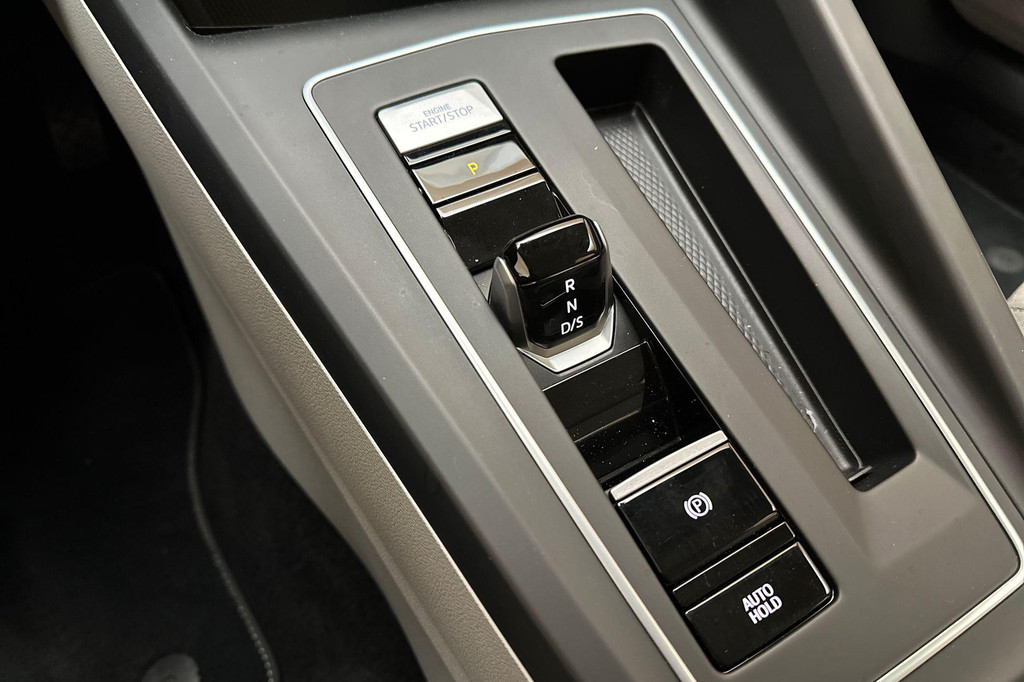 Volkswagen Golf (JGJ55P) met abonnement