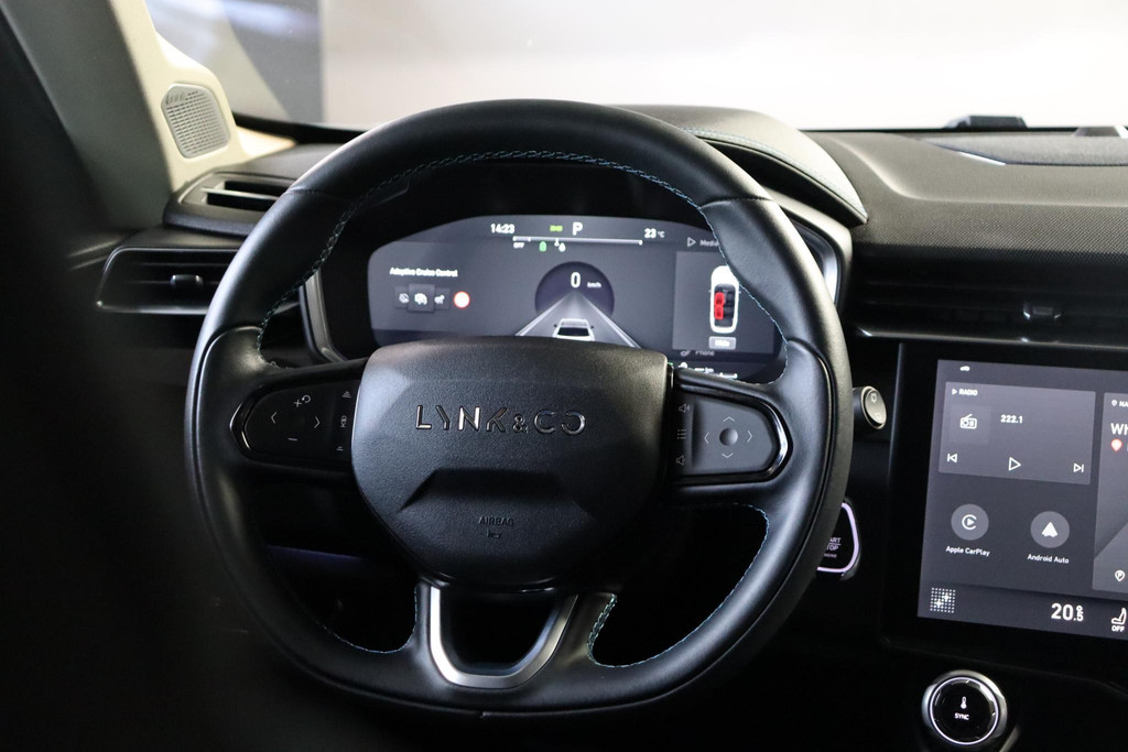 Lynk & Co 01 (T320DJ) met abonnement