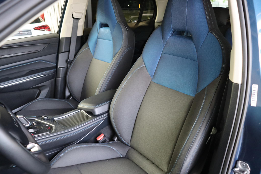 Lynk & Co 01 (T320DJ) met abonnement