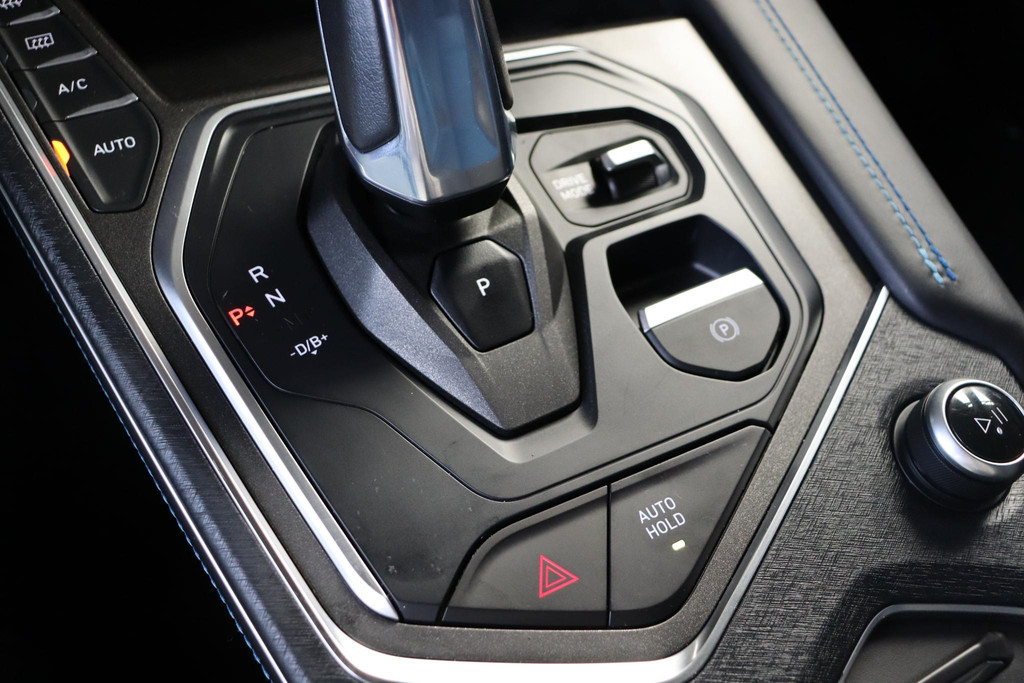 Lynk & Co 01 (T320DJ) met abonnement