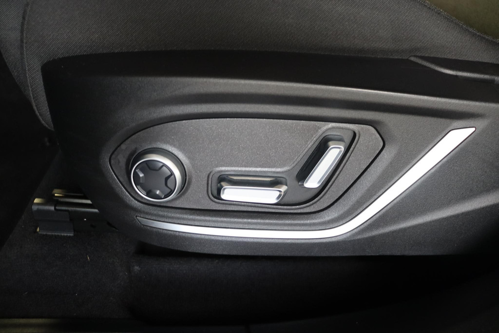 Lynk & Co 01 (T320DJ) met abonnement