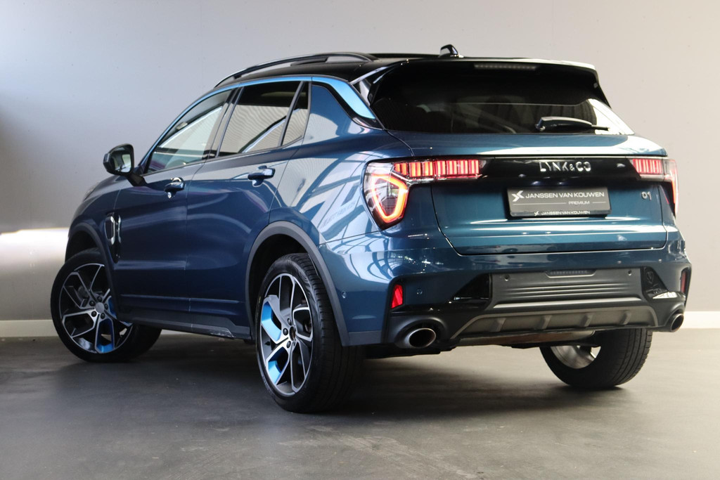 Lynk & Co 01 (T320DJ) met abonnement