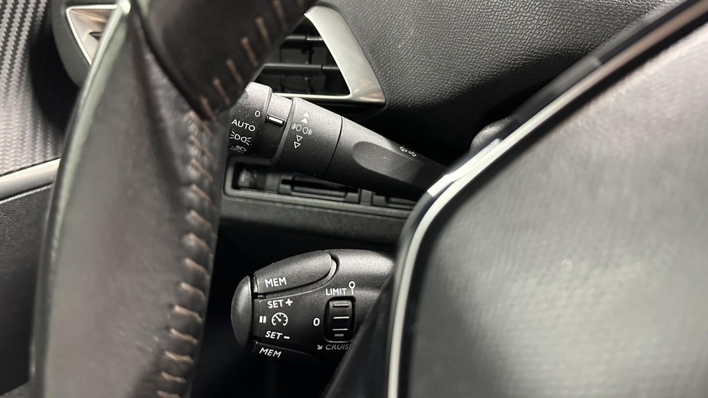 Peugeot 5008 (J273DX) met abonnement