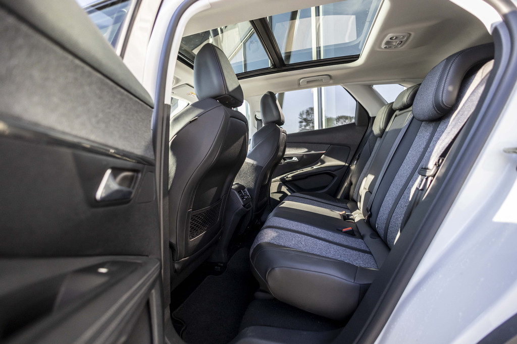 Peugeot 3008 (H016BS) met abonnement