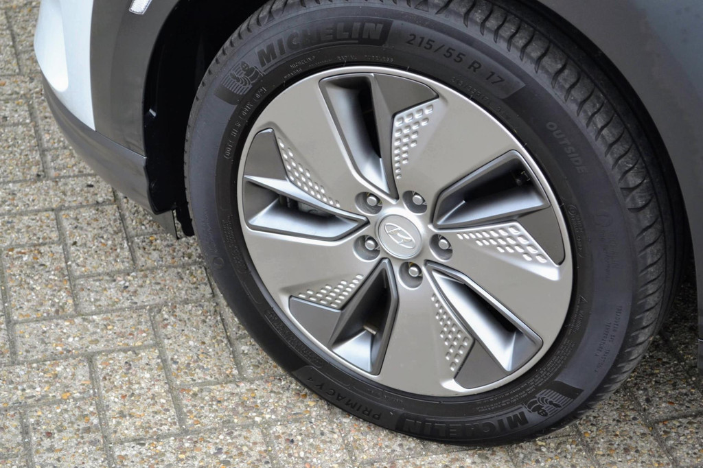 Hyundai Kona (H415KJ) met abonnement