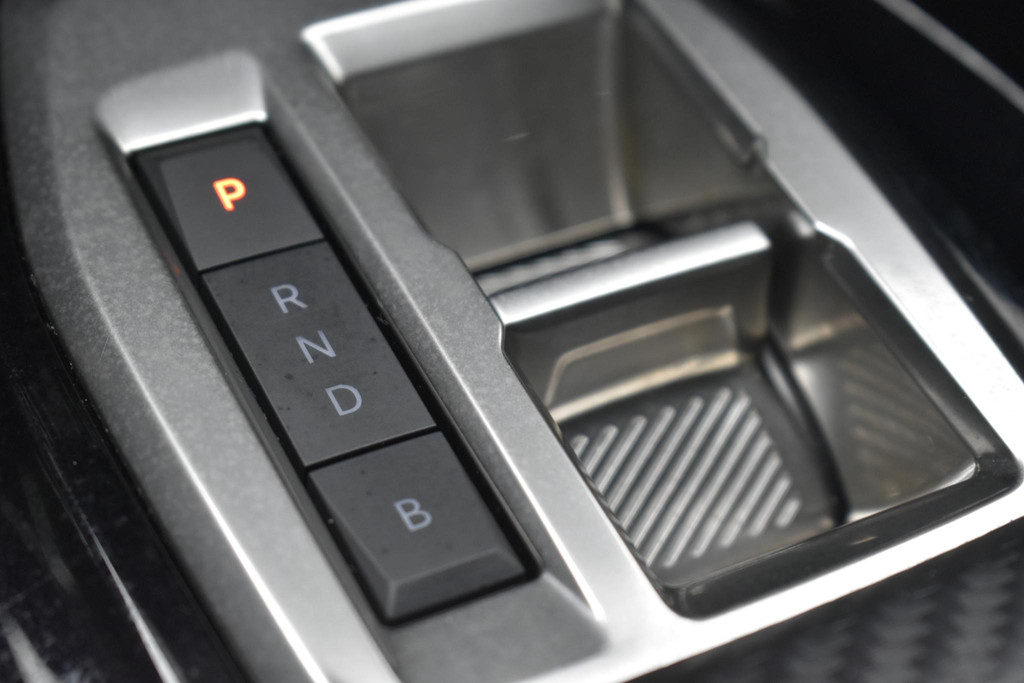 Peugeot e-208 (GBG18K) met abonnement