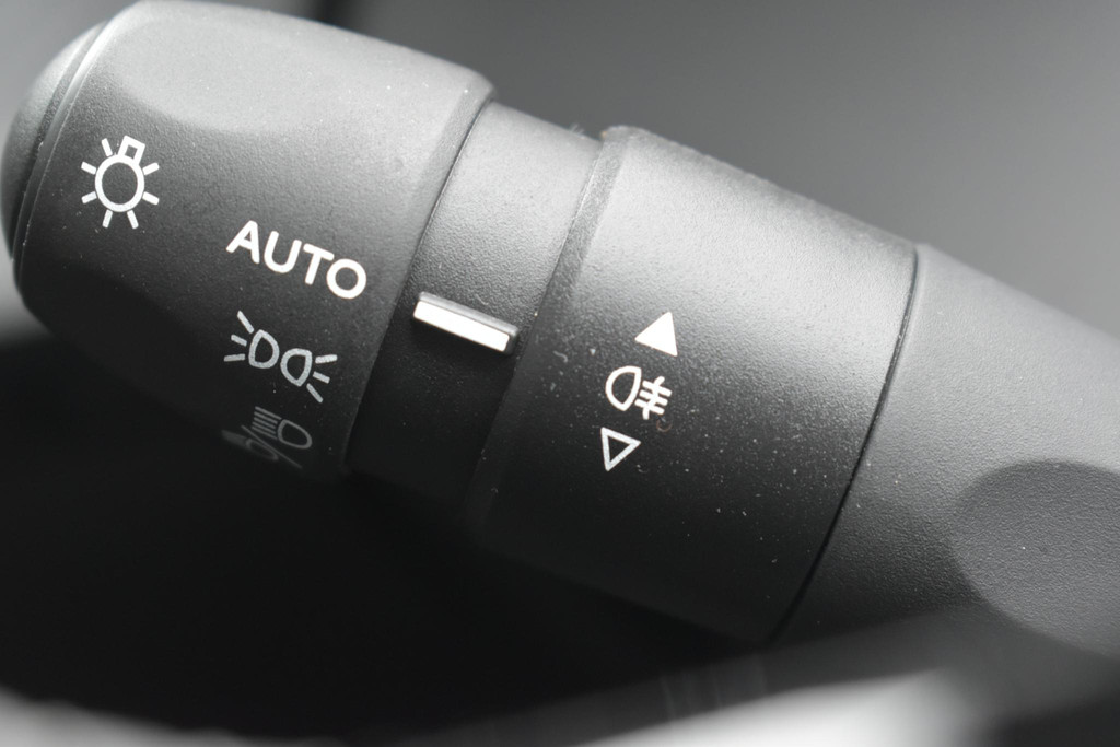 Peugeot e-208 (GBG18K) met abonnement