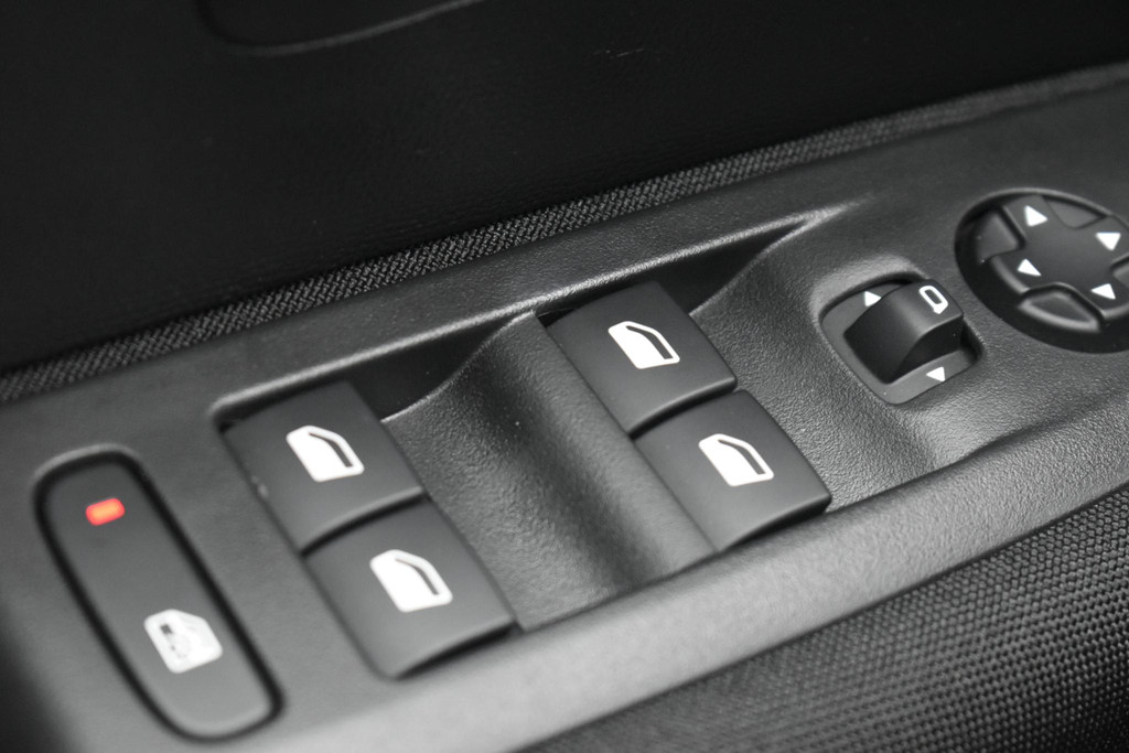 Peugeot e-208 (GBG18K) met abonnement