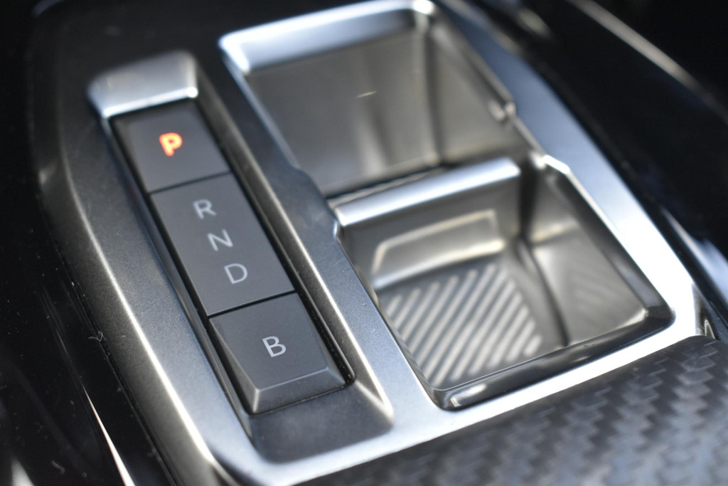 Peugeot e-2008 (T628JK) met abonnement