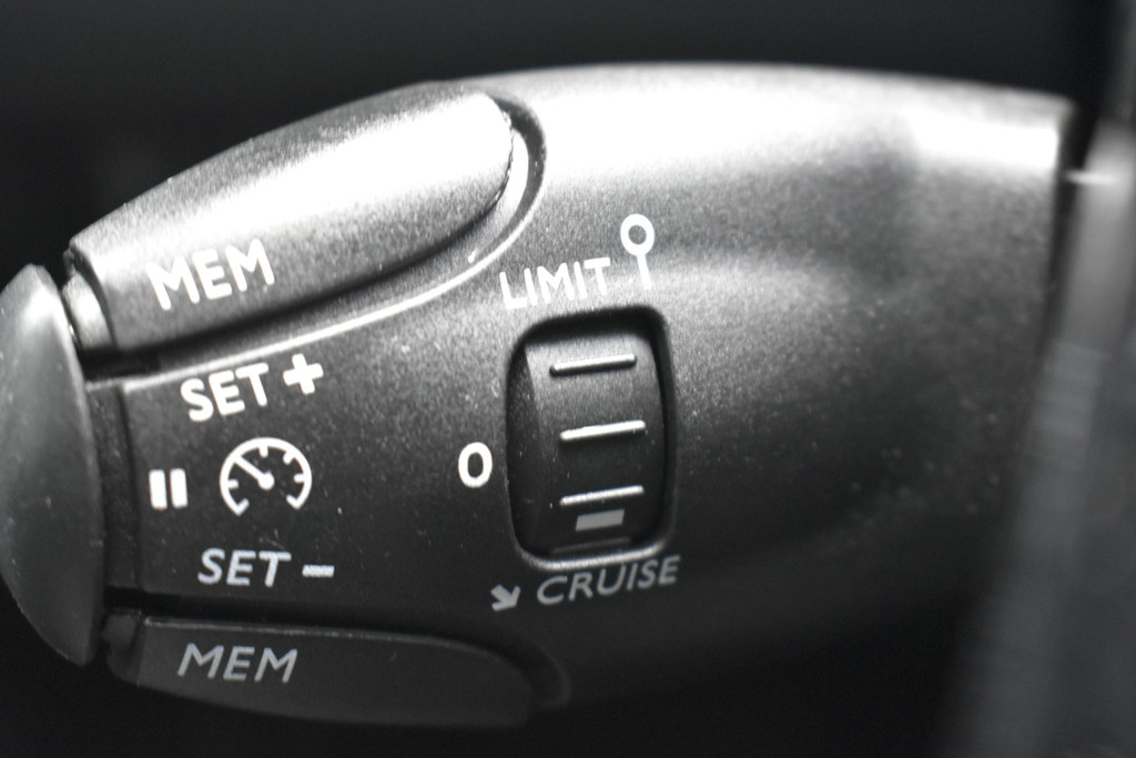 Peugeot e-2008 (T628JK) met abonnement