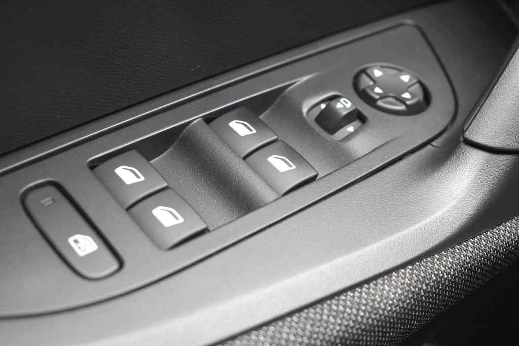 Peugeot e-2008 (T628JK) met abonnement