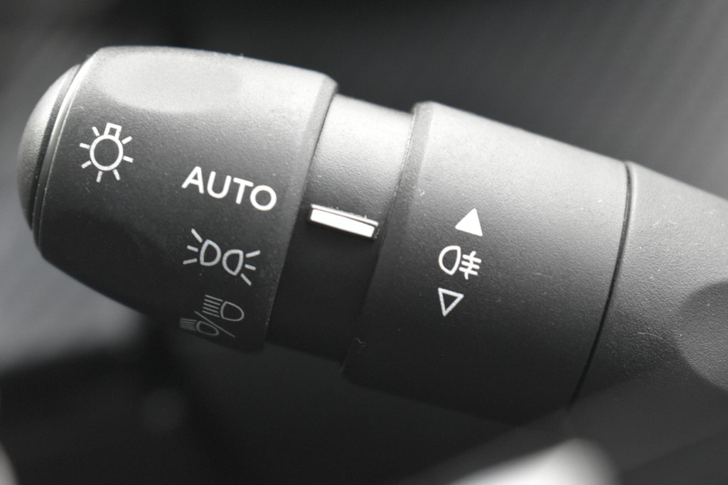 Peugeot e-2008 (T628JK) met abonnement