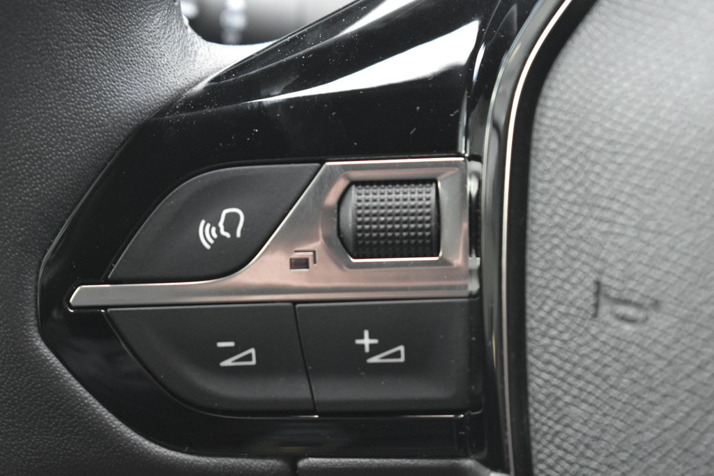 Peugeot e-2008 (T628JK) met abonnement