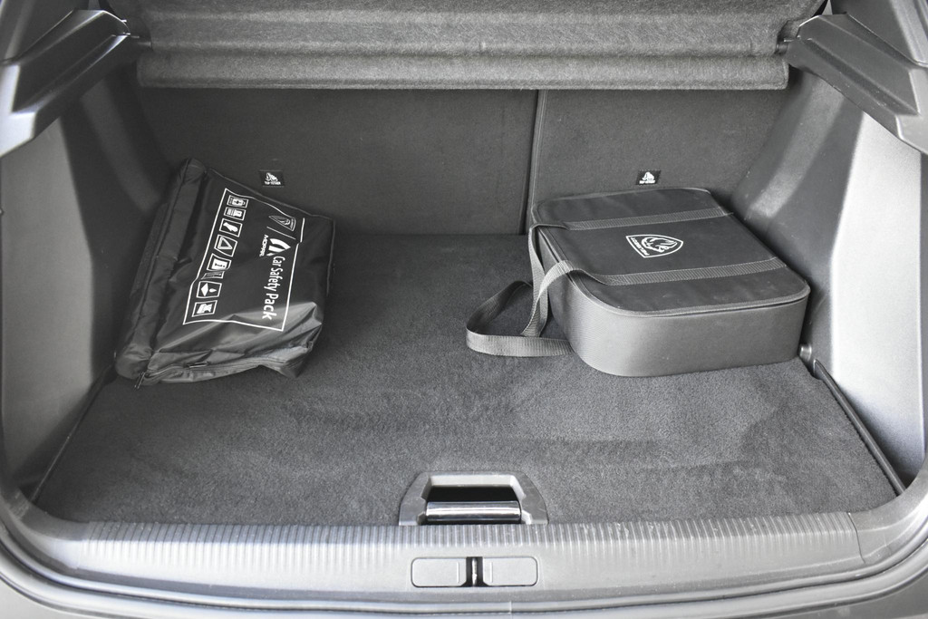 Peugeot e-2008 (T628JK) met abonnement