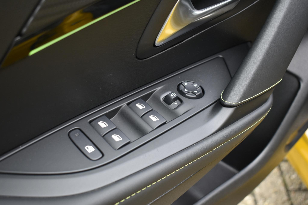 Peugeot 208 (J119XZ) met abonnement