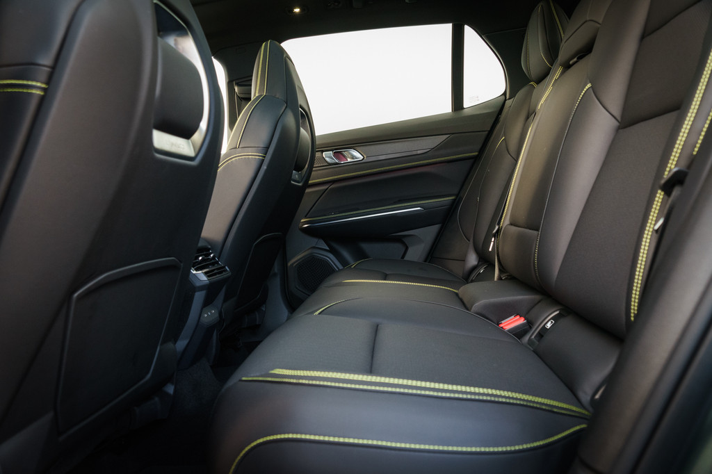 Lynk & Co 01 (JHX99L) met abonnement