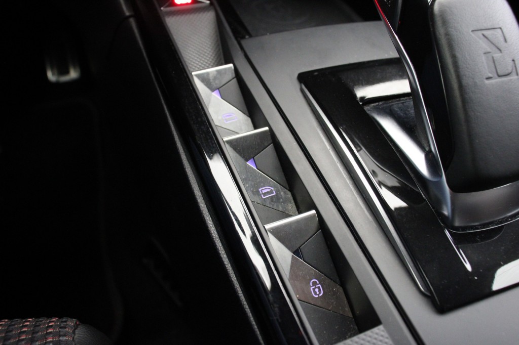 DS DS 3 (J327NN) met abonnement