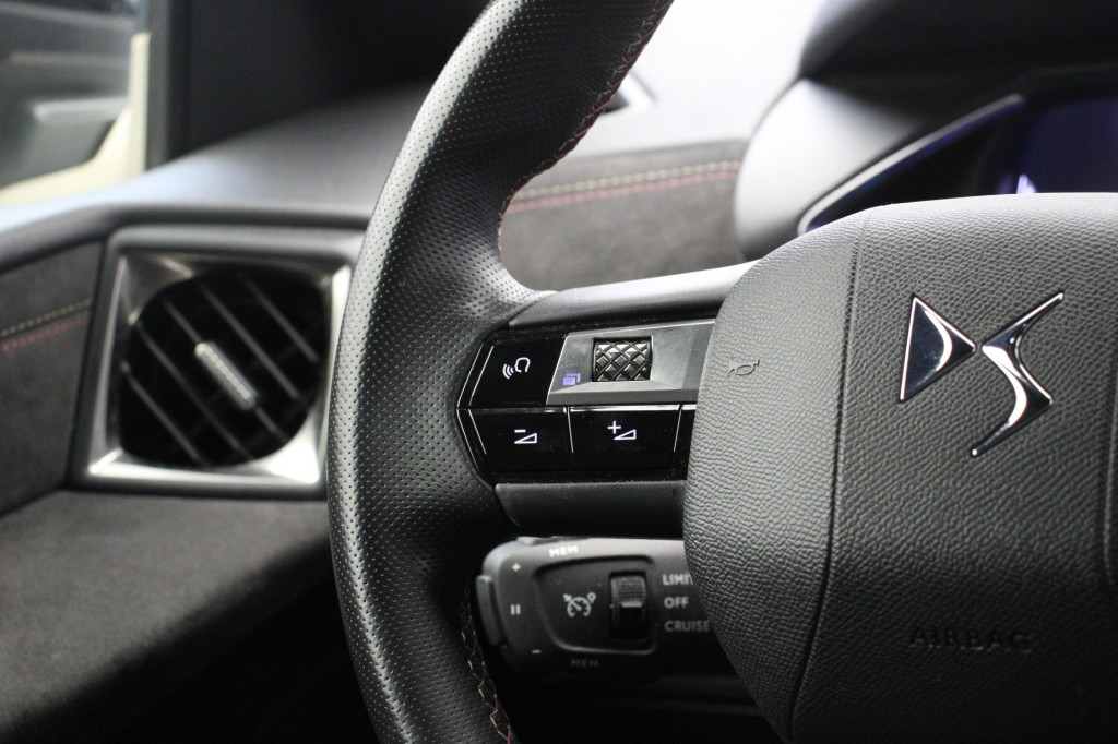 DS DS 3 (J326NN) met abonnement