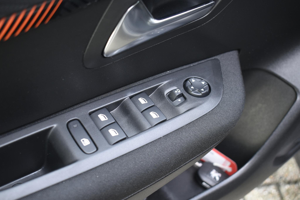 Peugeot 208 (S963XH) met abonnement