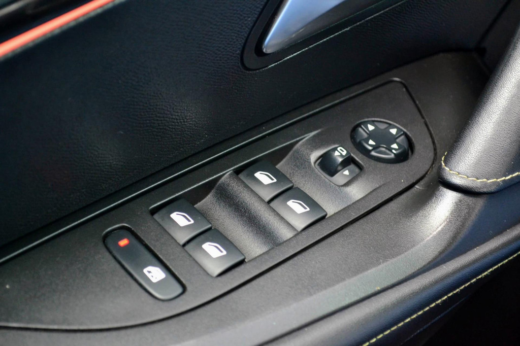 Peugeot e-2008 (P633XV) met abonnement