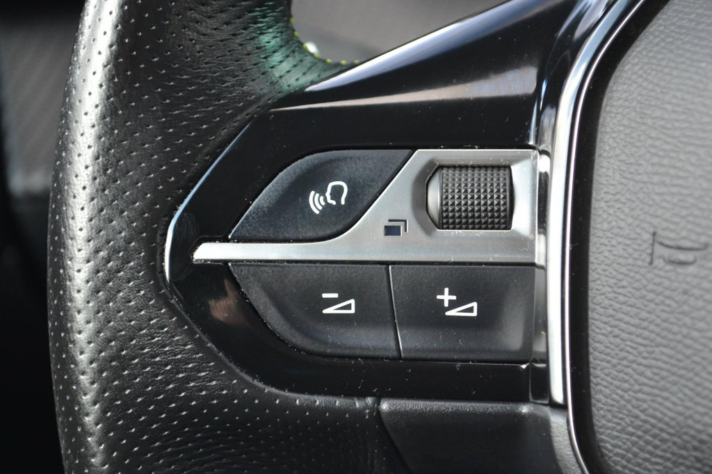 Peugeot e-2008 (P633XV) met abonnement