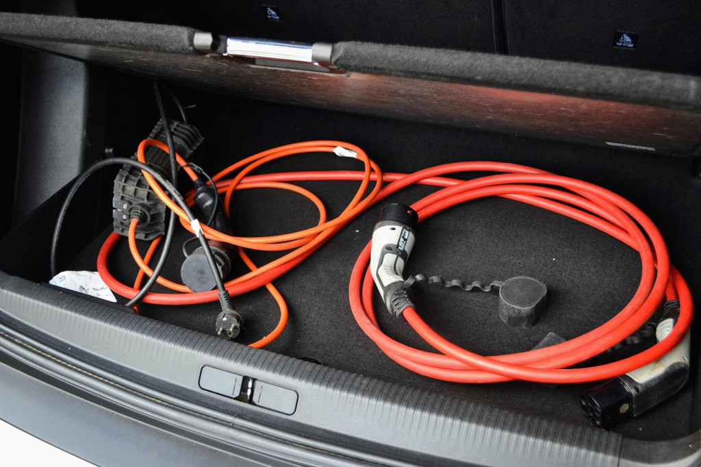 Peugeot e-2008 (P633XV) met abonnement