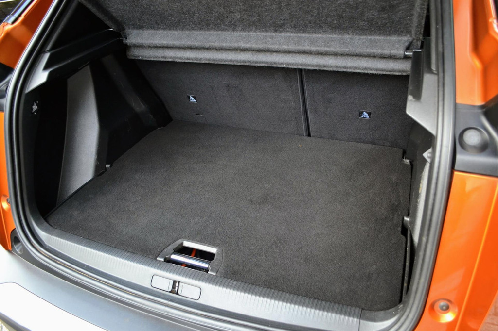 Peugeot e-2008 (P633XV) met abonnement